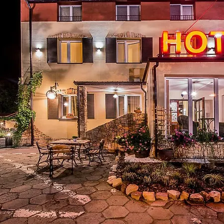 Zloty Lin Hotell